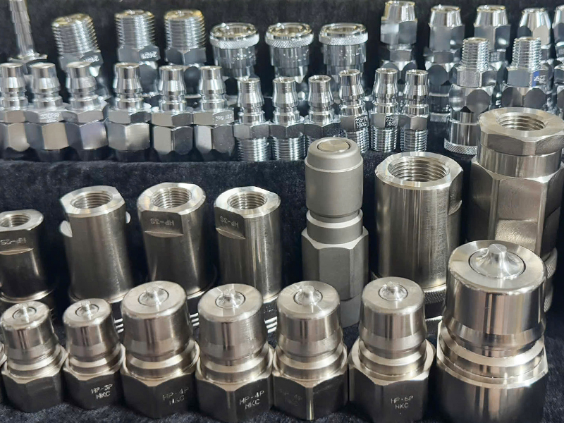 So sánh khớp nối nhanh bằng inox và thép carbon